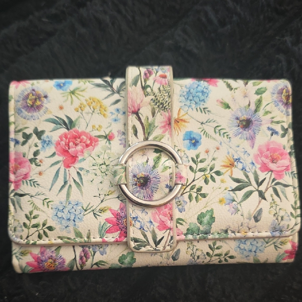 Floral Print Women’s Wallet with Silver Ring Closure - Cream